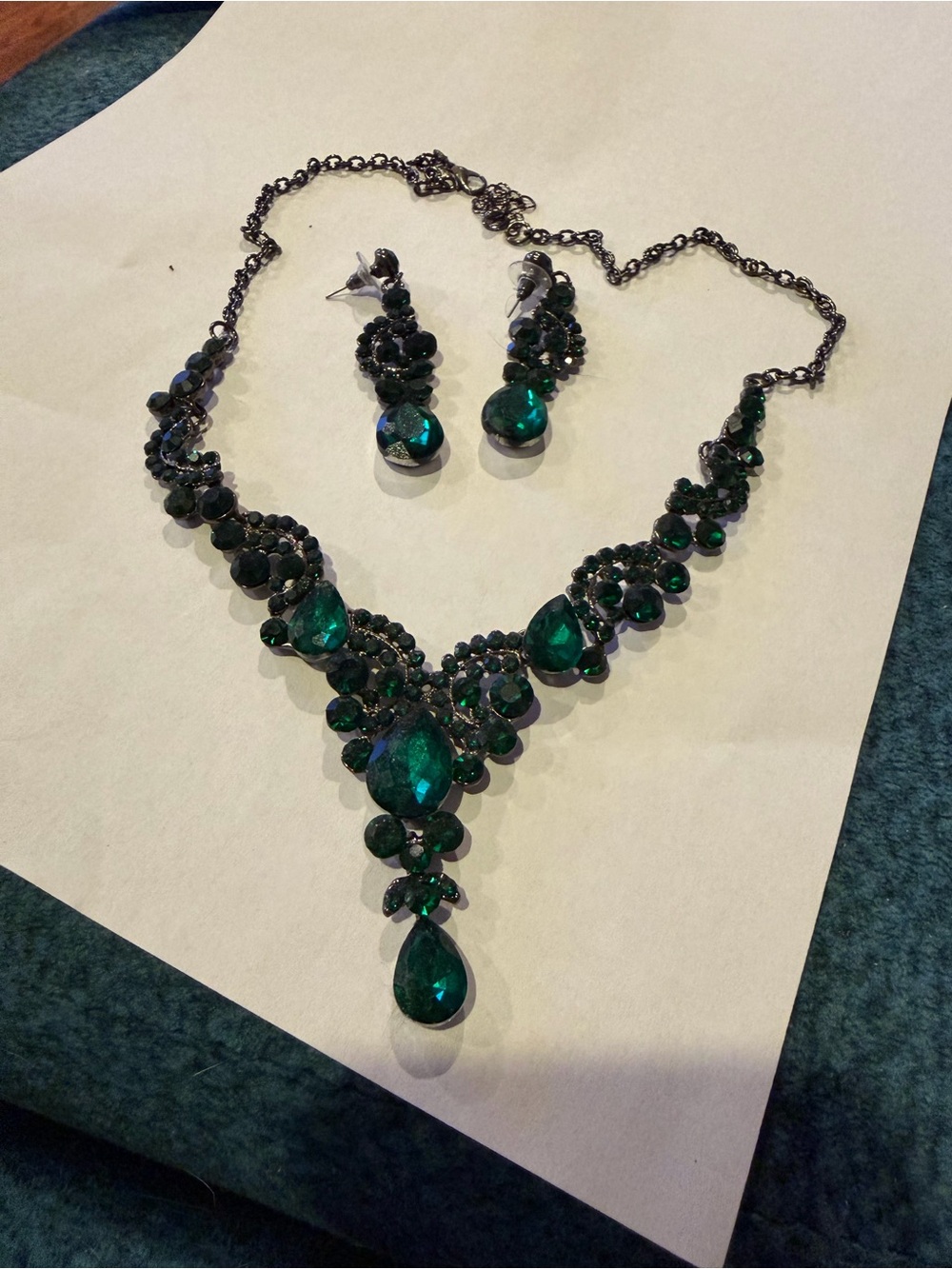 Elegant Emerald Green Crystal Necklace and Earring Set